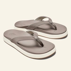 OluKai Nu‘a Pi‘o Women’s Beach Sandals in Warm Taupe
